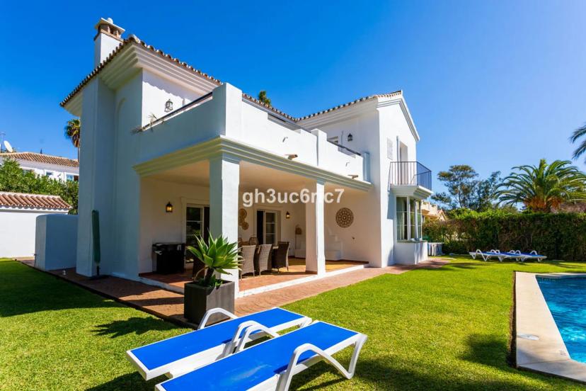 Andalusian style 4 bedroom villa in Calahonda