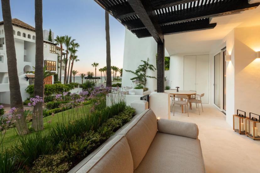 Modern apartment with sea views at Puente Romano Resort, Marbella