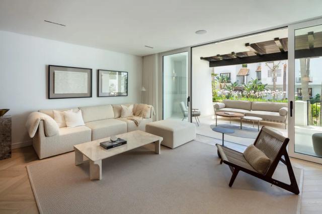 Imagen 2 de Modern apartment with sea views at Puente Romano Resort, Marbella