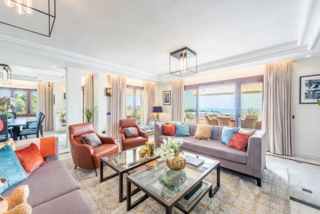 Imagen 2 de Duplex penthouse with stunning sea views in Golden Mile, Marbella