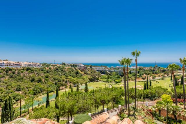 Imagen 3 de Duplex penthouse with stunning sea views in Golden Mile, Marbella