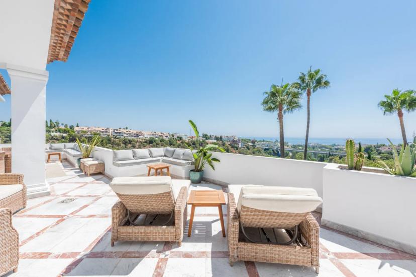 Duplex penthouse with stunning sea views in Golden Mile, Marbella