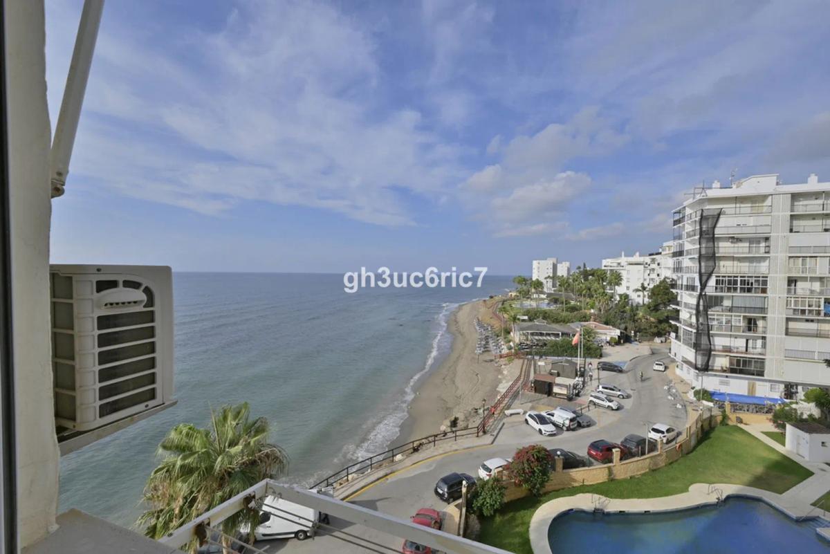 Imagen 1 de Apartamento frente al mar en Calahonda con vistas impresionantes