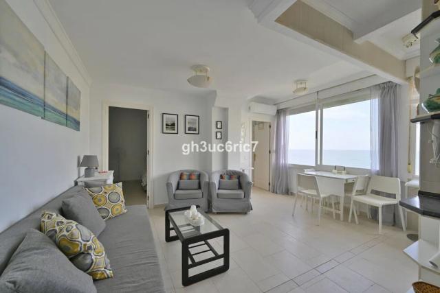 Imagen 2 de Apartamento frente al mar en Calahonda con vistas impresionantes
