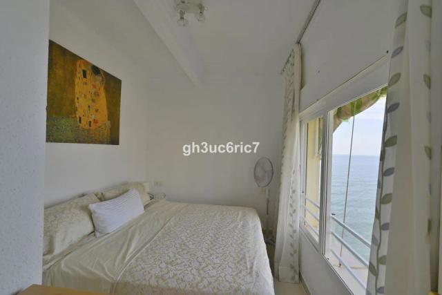 Imagen 3 de Apartamento frente al mar en Calahonda con vistas impresionantes