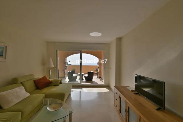 Imagen 4 de Apartamento en planta baja con vistas panorámicas al mar en Calahonda